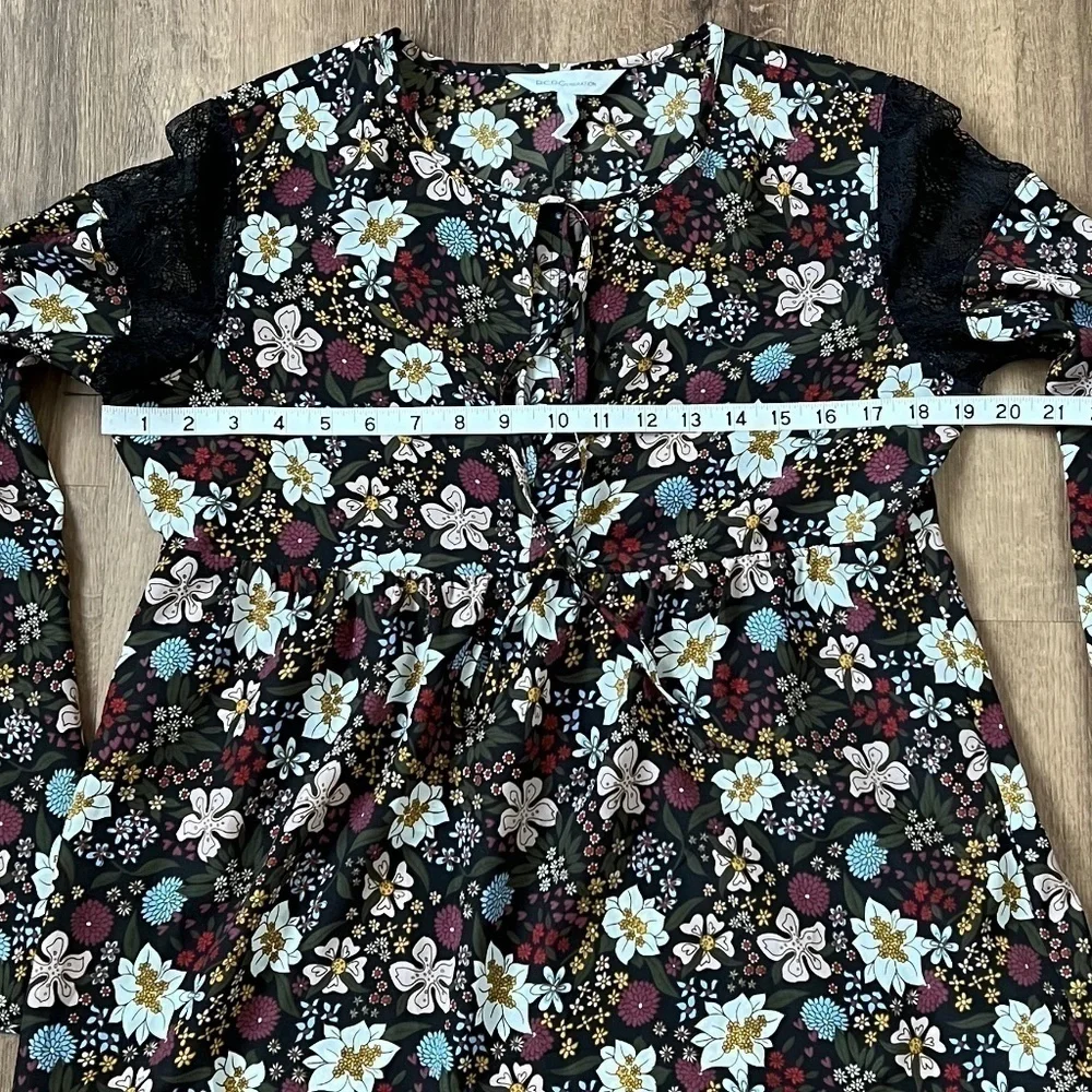 BCBGeneration Floral Lace Shoulder top Sz S
